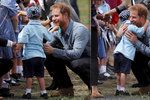 Malý chlapec polechtal prince Harryho na vousech.