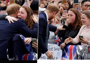 Princ Harry porušil protokol a objal jeho velikou fanynku.