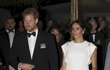 Princ Harry a vévodkyně Meghan přicházejí na státní večeři na ostrově Tongo. 