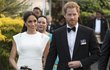 Princ Harry a vévodkyně Meghan přicházejí na státní večeři na ostrově Tongo. 