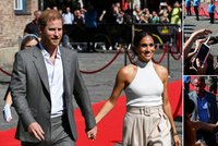 Marnotratní Harry a Meghan v Německu: Z kapsy daňových poplatníků vytáhli miliardu! Na co?