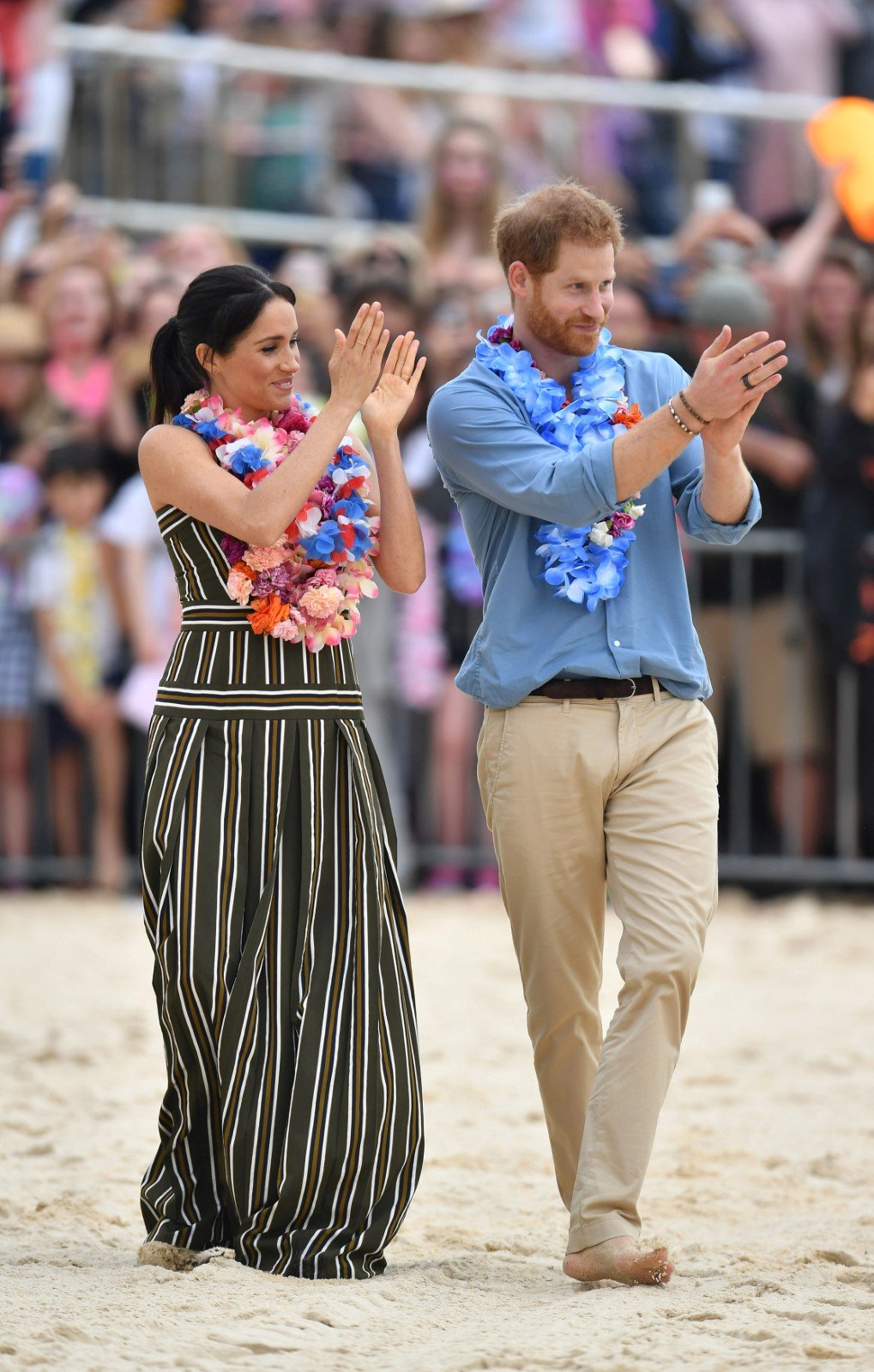 Harry a Meghan na pláži v Austrálii. 