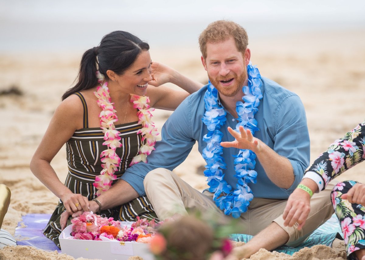 Harry a Meghan na pláži v Austrálii. 