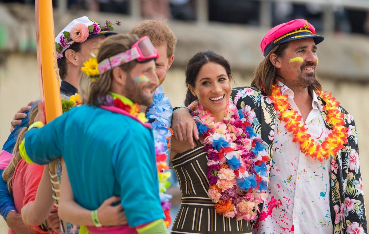 Harry a Meghan na pláži v Austrálii. 