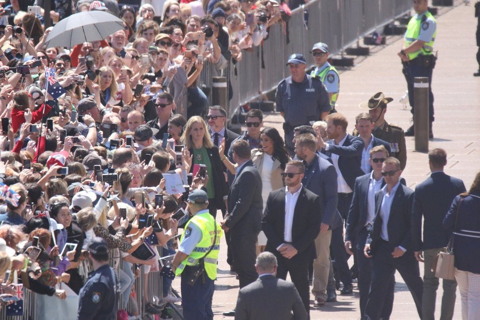 Těhotná vévodkyně Meghan a princ Harry na oficiální návštěvě v Austrálii.