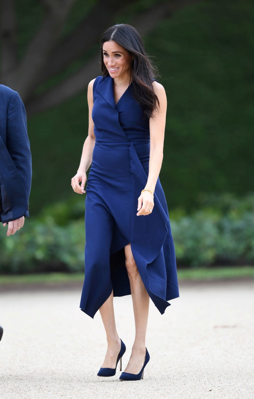 Meghan v botách na vysokém podpatku