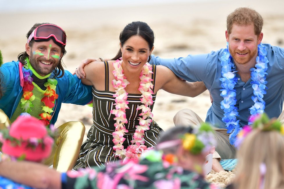 Harry a Meghan na pláži v Austrálii.