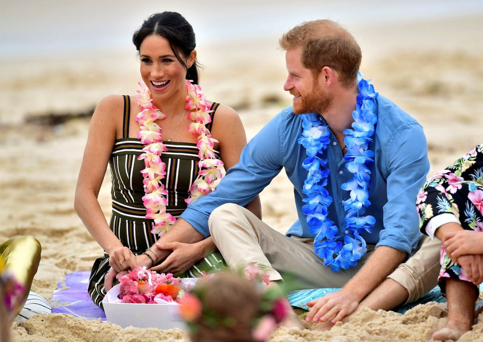 Harry a Meghan na pláži v Austrálii.