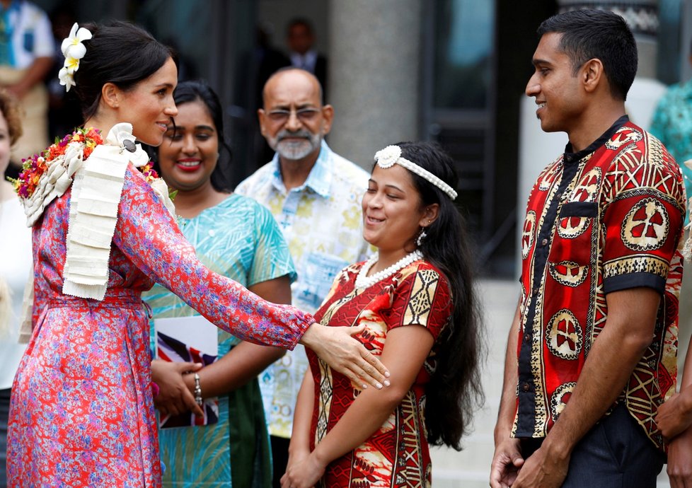 Princ Harry s Meghan navštívili univerzitu na Fiji.