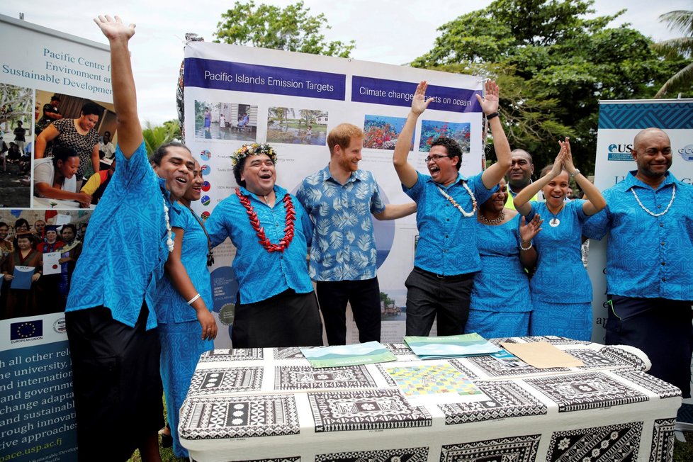 Princ Harry s Meghan navštívili univerzitu na Fiji.