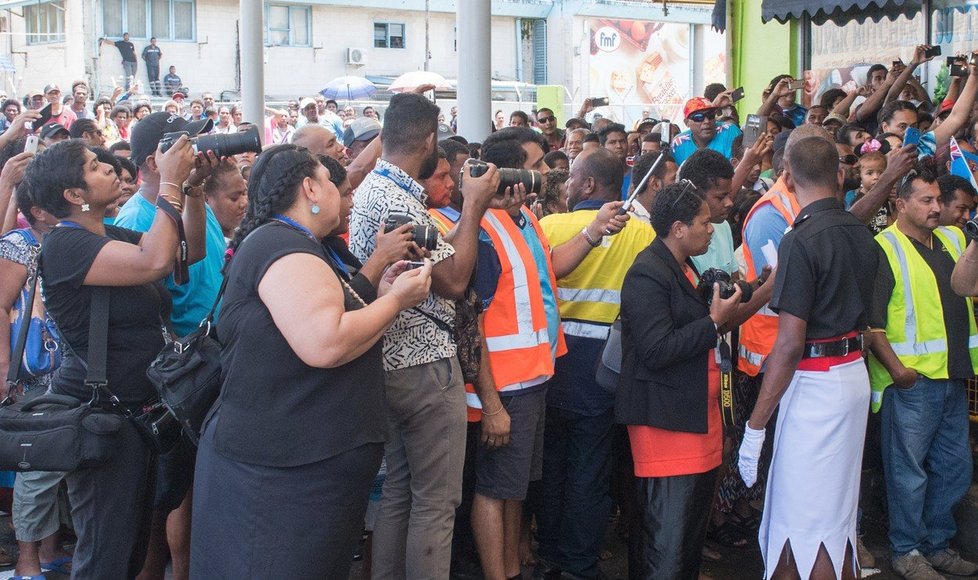 Těhotná Meghan byla z trhu na ostrově Fiji vyděšená.