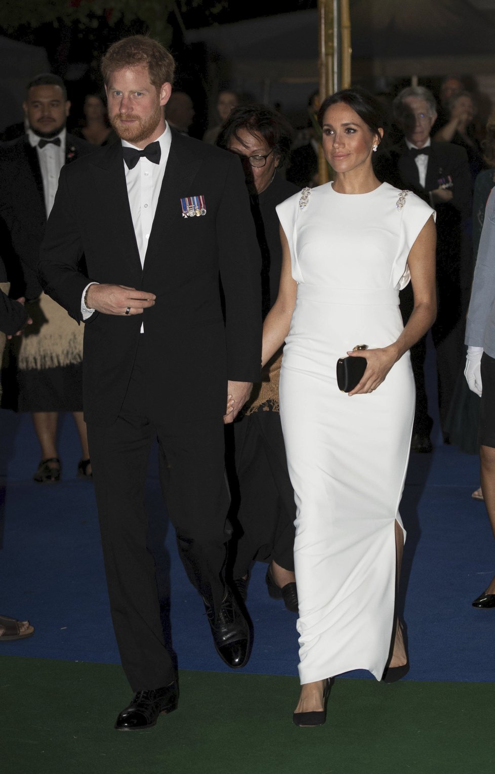 Princ Harry a vévodkyně Meghan přicházejí na státní večeři na ostrově Tongo.