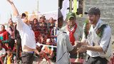 Jaké trenky nosí princ Harry? V Nepálu to ukázal nadšeným davům!