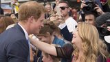 Prince Harryho přivítal na Novém Zélandu dav fanynek: Jedna z nich ho šokovala!