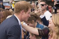 Prince Harryho přivítal na Novém Zélandu dav fanynek: Jedna z nich ho šokovala!