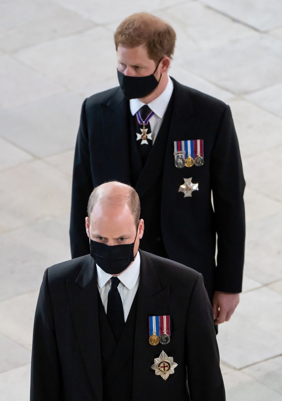 Princové Harry a William na pohřbu prince Philipa