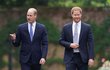 Princ William a princ Harry na odhalení sochy princezny Diany