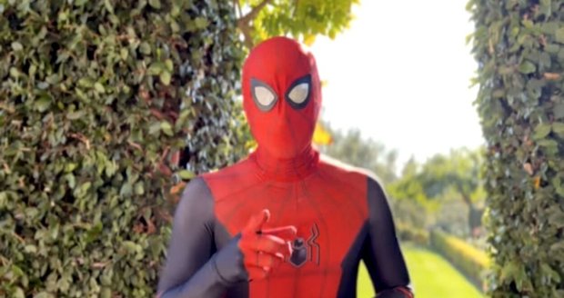 Princ Harry si kvůli sirotkům zahrál na Spider-Mana