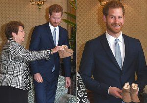 Dojatý princ Harry dostal bačkůrky pro miminko.