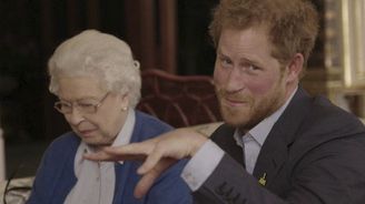 Princ Harry a Alžběta II. natočili klip. Zapojili i Obamovy 