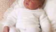 Kate s Williamem zveřejnili první snímky novorozeného prince Louise