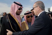 Saúdský princ znásilňoval služku v miliardovém sídle: Krvácela a volala o pomoc, popsal soused