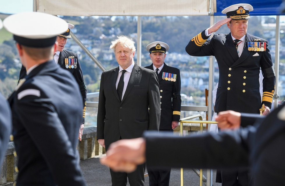 Britský premiér Boris Johnson navštívil memoriál za prince Philipa.