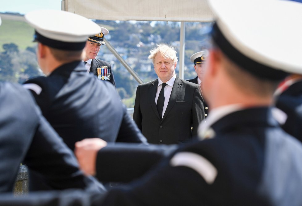 Britský premiér Boris Johnson navštívil memoriál za prince Philipa.