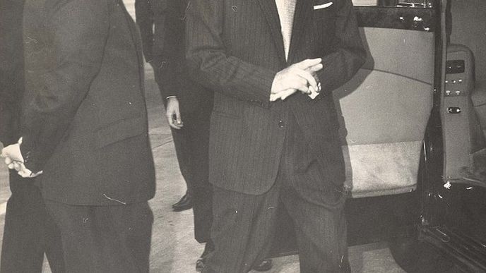 Princ Philip na fotografii z roku 1973, kdy měl být zavražděn