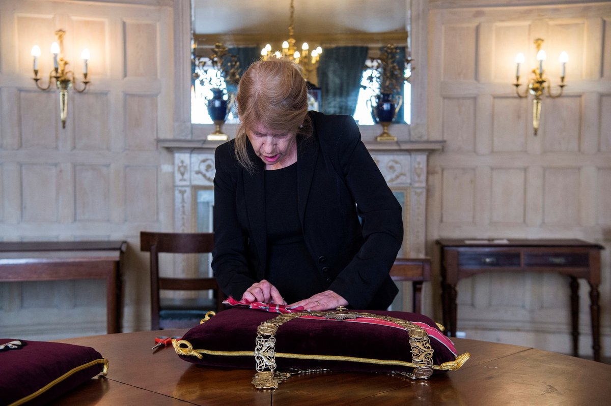 Řády, medaile a ocenění zesnulého prince Philipa (†99) budou v průběhu pohřbu zdobit oltář v kapli sv. Jiří ve Windsoru.