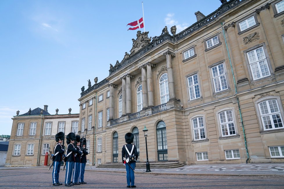 Na Philipovu počest vyvěsil dánský královský palác v Kodani státní vlajku.