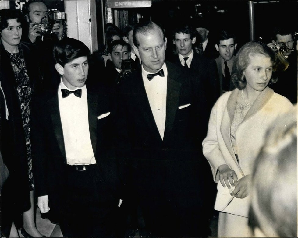 Princ Philip, princ Charles a princezna Anne v roce 1965