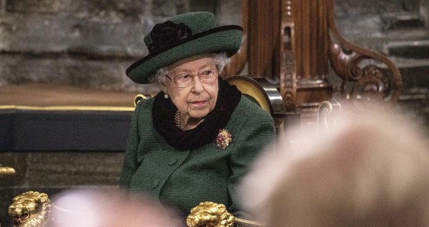 Vzpomínková mše na prince Philipa ve Westminsterském opatství - královna Alžběta II.