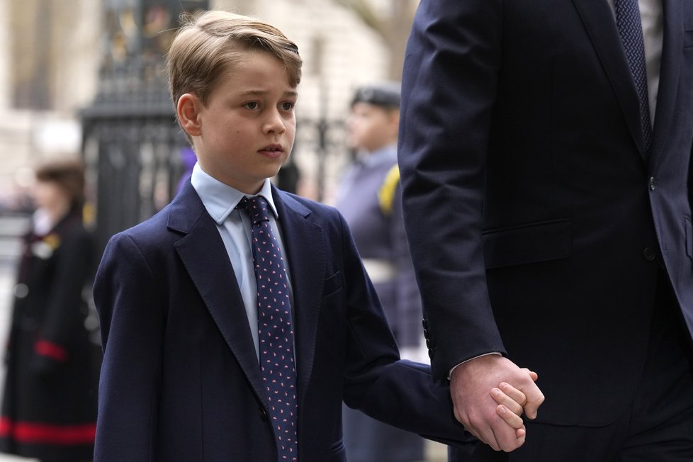 Vzpomínková mše na prince Philipa ve Westminsterském opatství - princ George