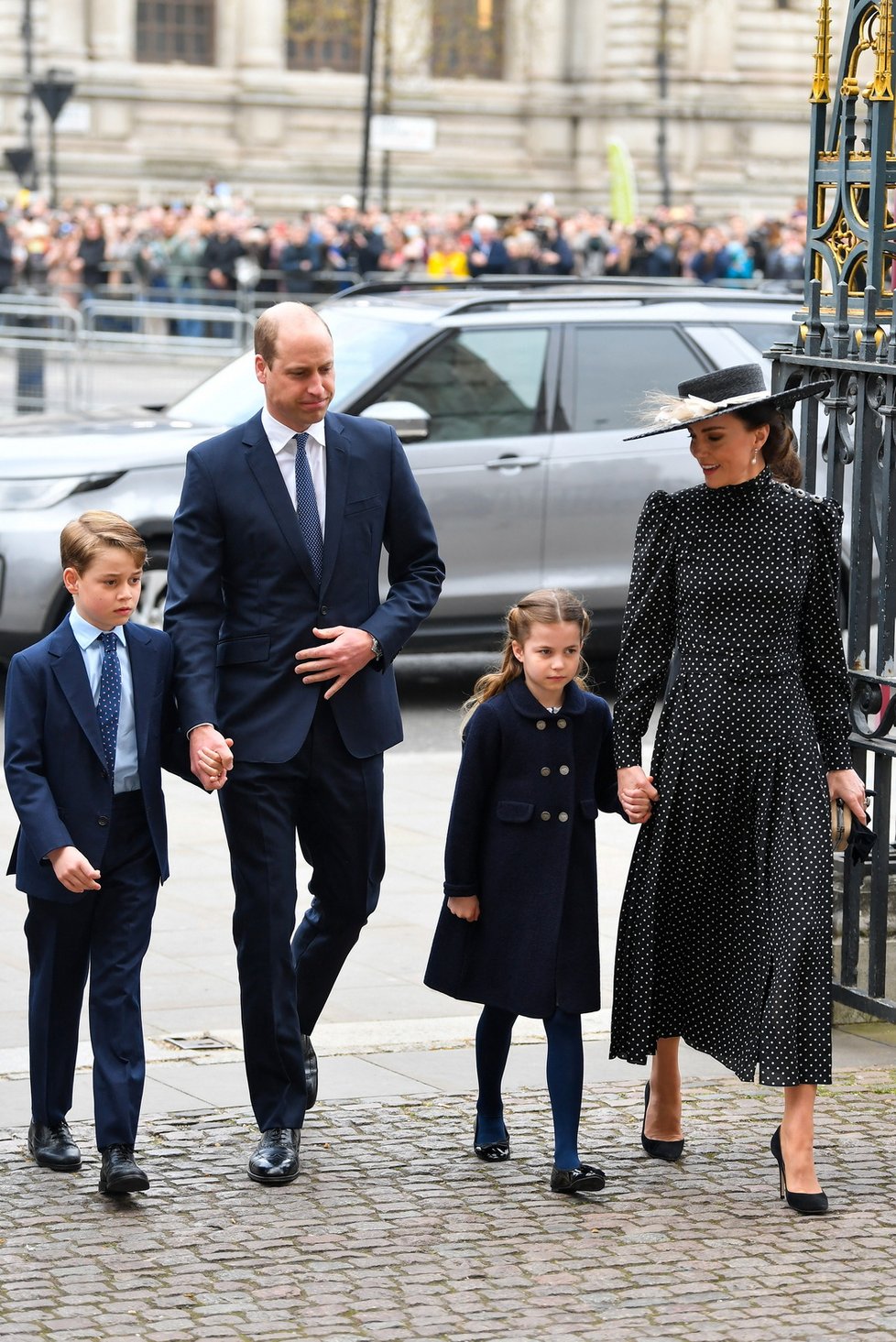 Vzpomínková mše na prince Philipa ve Westminsterském opatství - princ William s rodinou