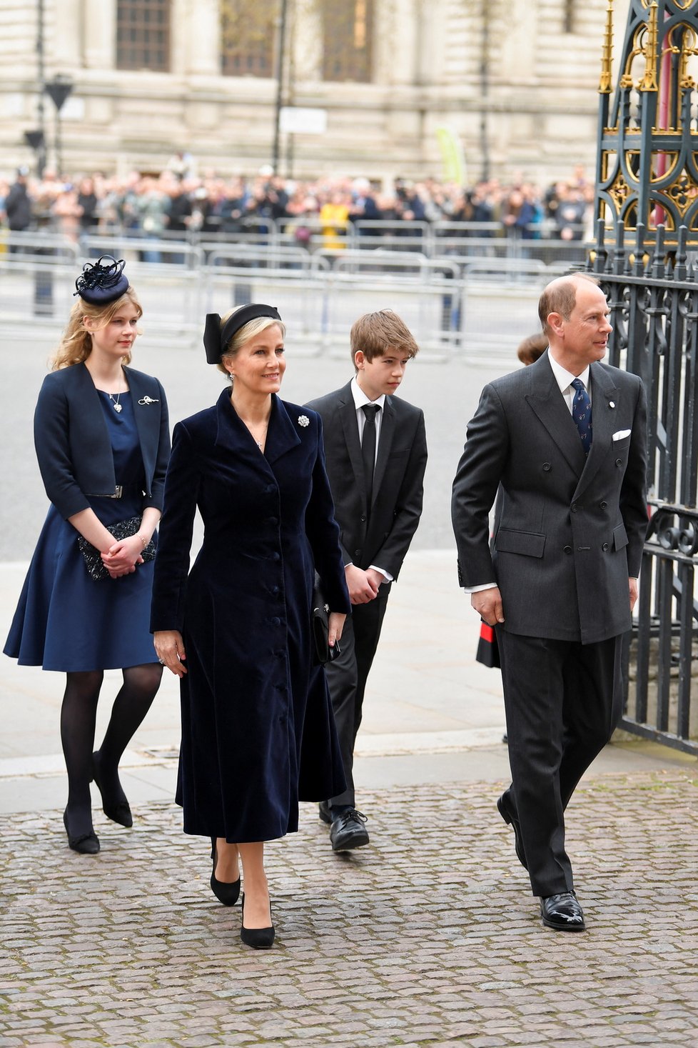 Vzpomínková mše na prince Philipa ve Westminsterském opatství - princ Edward s rodinou