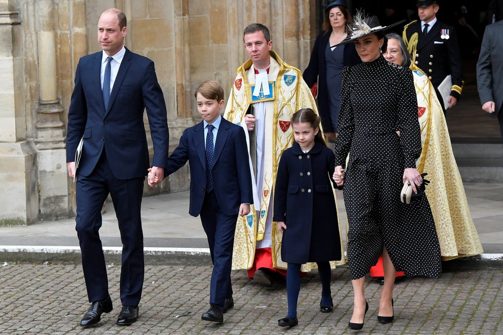 Vzpomínková mše na prince Philipa ve Westminsterském opatství - princ William s rodinou