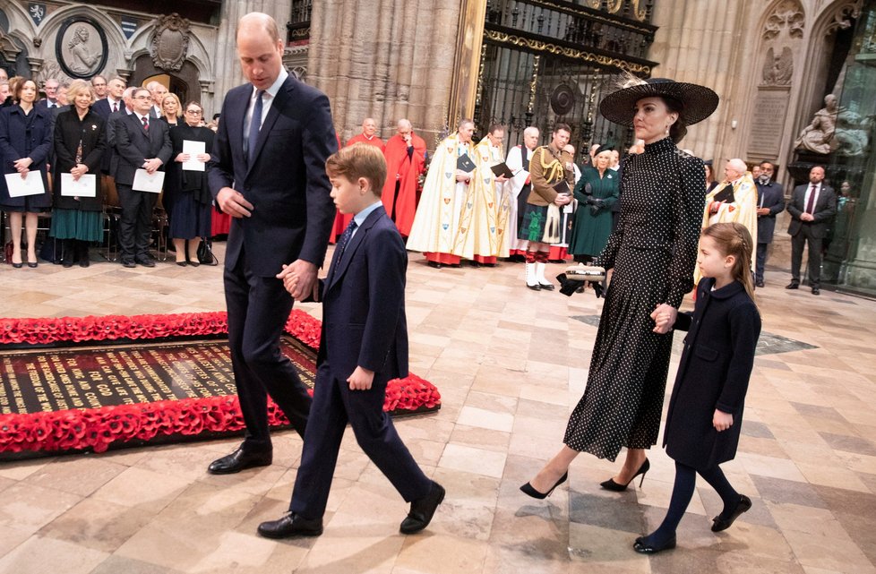 Vzpomínková mše na prince Philipa ve Westminsterském opatství - princ William s rodinou