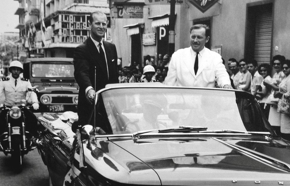Princ Philip, vévoda z Edinburghu s diktátorem Alfredem Stroessnerem v roce 1963