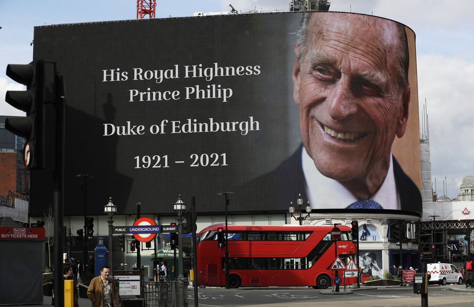 Piccadilly Circus po smrti prince Philipa