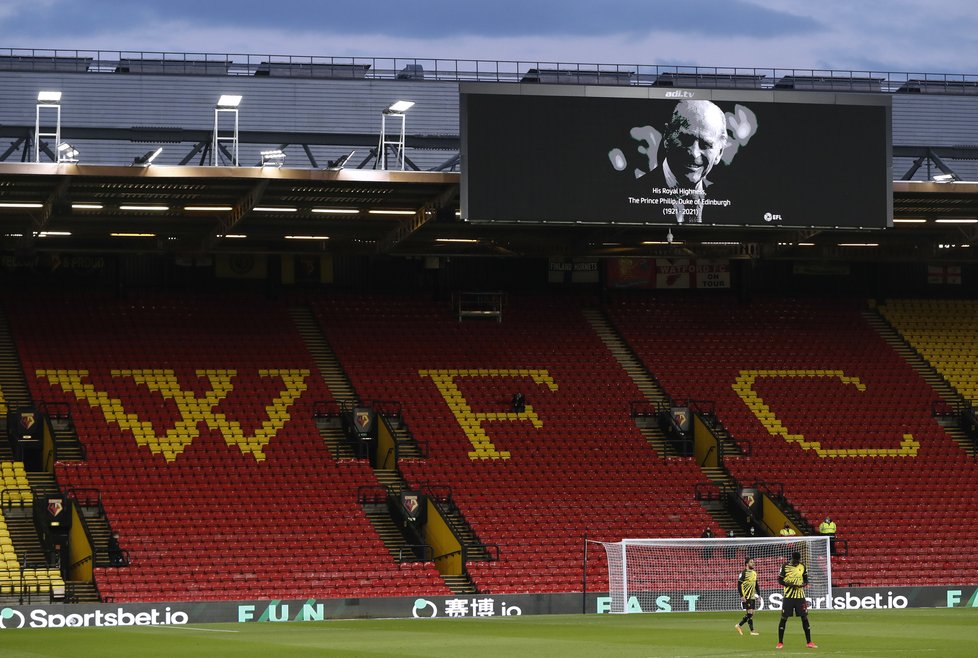 Pocta zesnulému Philipovi na stadionu anglického fotbalového klubu Watford.