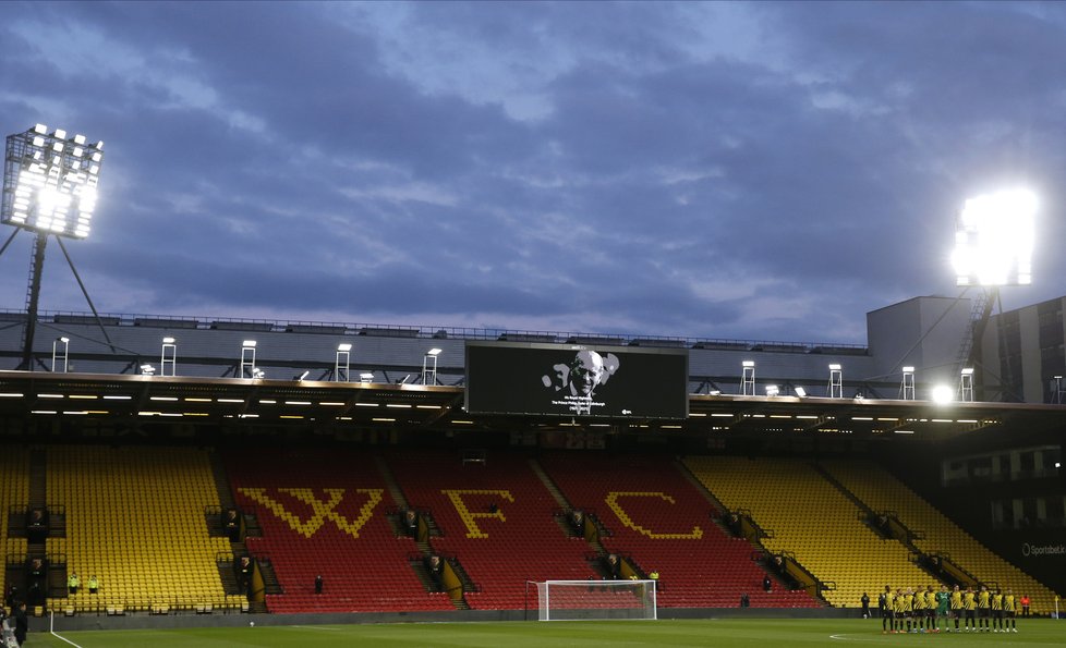 Pocta zesnulému Philipovi na stadionu anglického fotbalového klubu Watford.