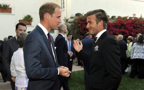 Princ William s Davidem Beckhamem se náramně pobavili.