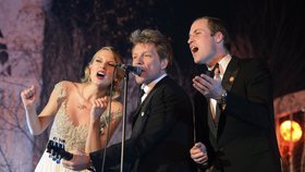 Princ William si zazpíval s Jon Bon Jovim i Taylor Swift