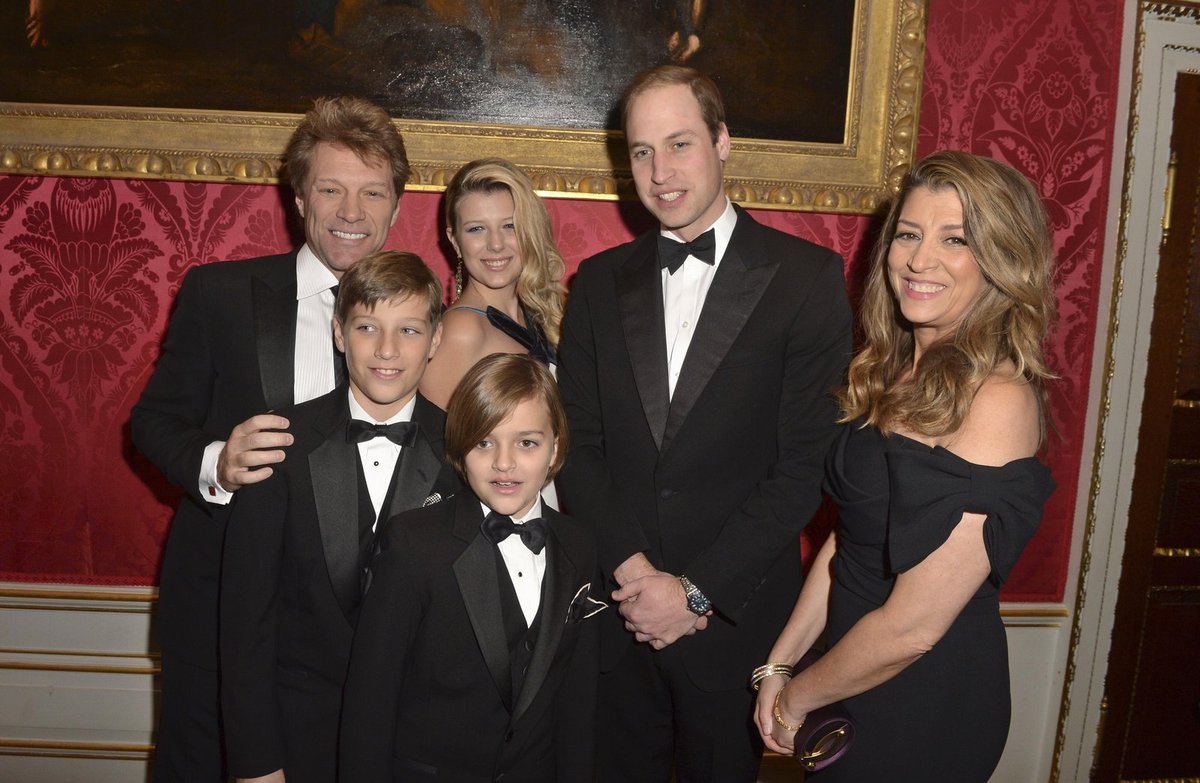 Jon Bon Jovi se svou rodinou a princem Williamem