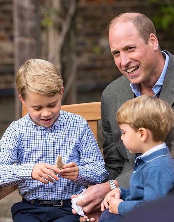 Princ William, Kate a jejich děti Louis, Charlotte a George s rodinným přítelem Davidem Attenboroughem