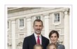 Španělsko - Král Felipe VI. (49), královna Letizia (45) a jejich dcerky Leonor (12) a Sofia (10) opět rozesílají velmi formální fotku.