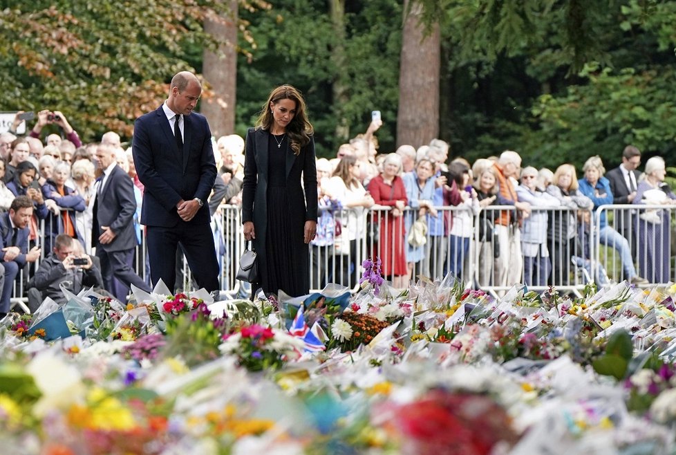 Princ William s Kate před Sandringhamem