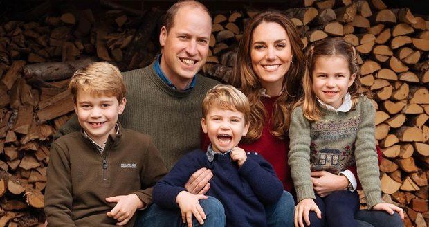 Vánoční portrét Kate, Williama a jejich tří dětí