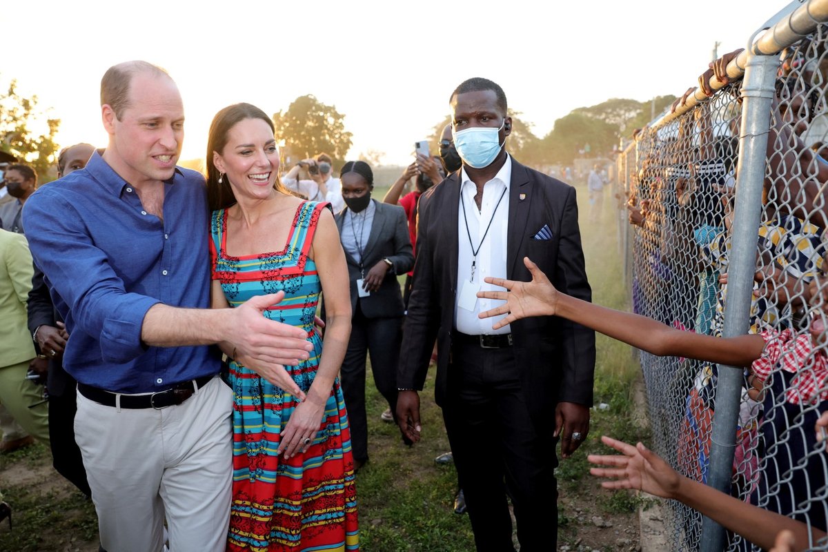 William a Kate navštívili Jamajku.